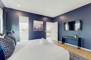 2 bedrooms, iron/ironing board, internet, bed sheets - Luxe 5th-floor downtown condo on the riverfront with river views, balcony & W/D (Nashville)