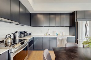 Fridge, microwave, oven, stovetop - Luxe 5th-floor downtown condo on the riverfront with river views, balcony & W/D (Nashville)