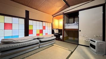 Small Twin Room 2, Shared bathroom | デスク、ノートパソコン用作業スペース、WiFi (無料)