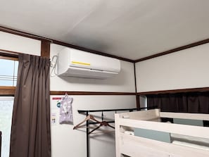 Family Room 13, Shared bathroom | Bureau, espace de travail pour ordinateur portable, Wi-Fi gratuit