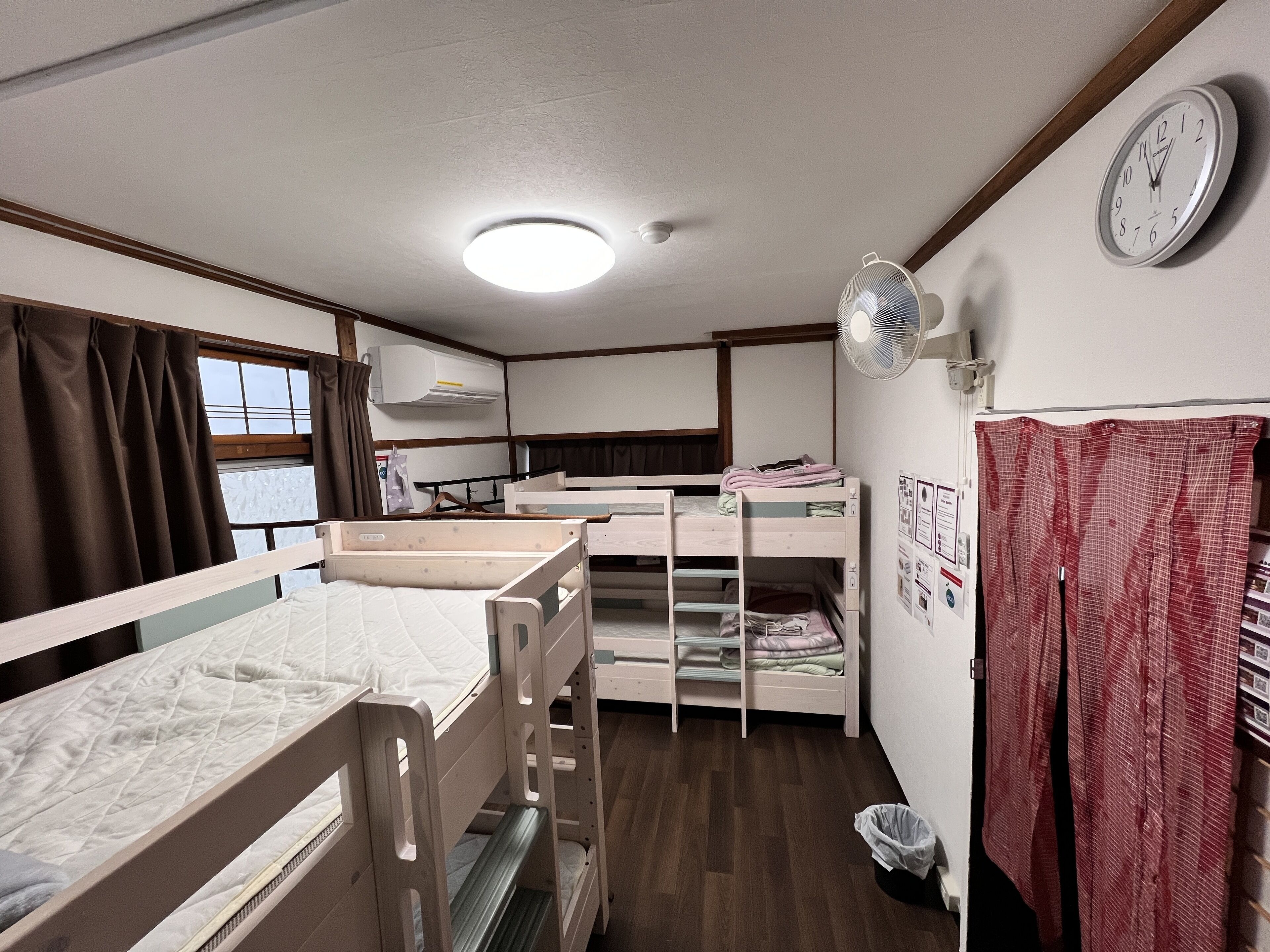 Family Room 13, Shared bathroom | 办公桌、笔记本电脑工作区、免费 WiFi