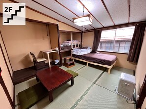 Twin Room 7, Shared bathroom - Hostel Murasaki (Takayama)