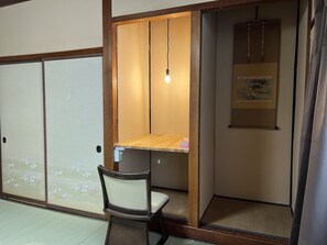 Twin Room 5, Shared bathroom