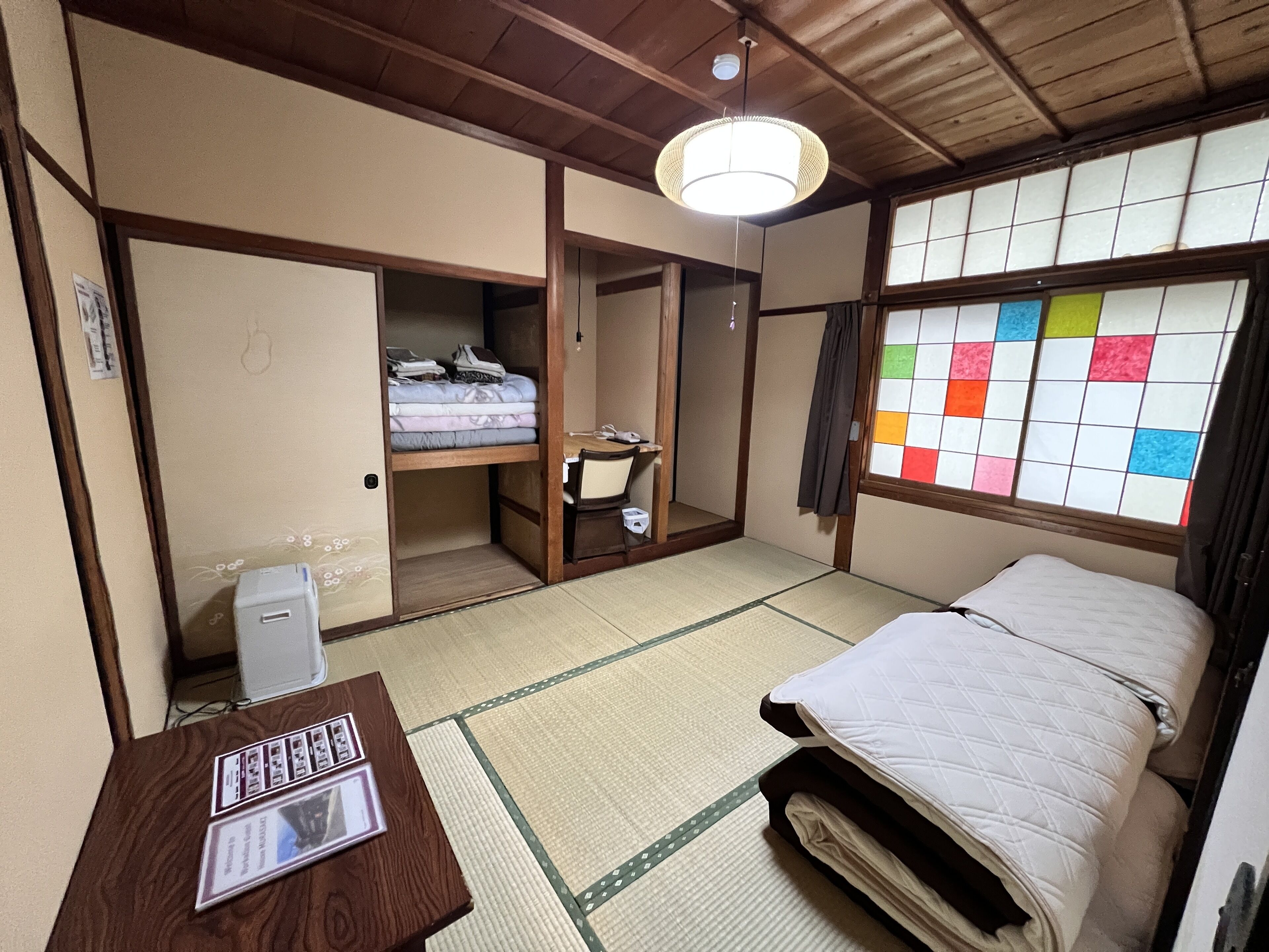 Twin Room 5, Shared bathroom | Escritorio, espacio para trabajar con laptop y wifi gratis 