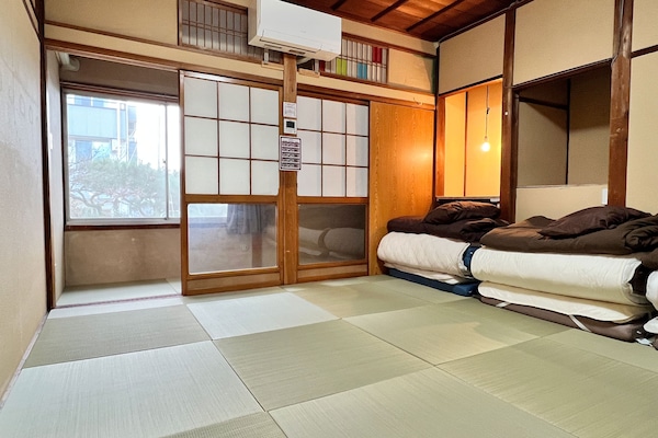 Twin Room 3, Shared bathroom