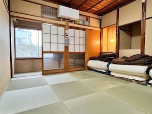 Twin Room 3, Shared bathroom | Desk, laptop workspace, free WiFi - Hostel Murasaki (Takayama)