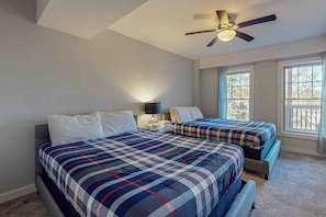 4 slaapkamers, een strijkplank/strijkijzer, gratis internet, beddengoed