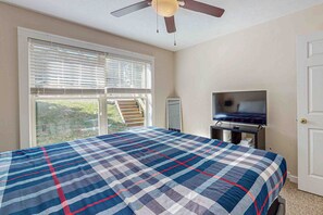 4 bedrooms, iron/ironing board, free Internet, bed sheets