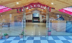 Front of property - Hotel Neelgiri (Kasauli)