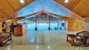Reception - Hotel Neelgiri (Kasauli)