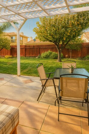 Terrace/patio - Private bedroom in Peach Blossom Country House (Hemet)