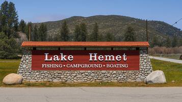 A sign for Lake Hemet with amenities listed as fishing, campground, and boating.