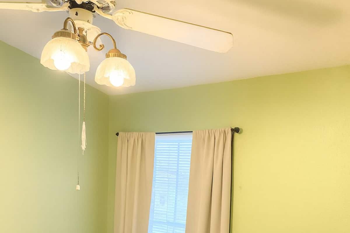 Elite Room | Desk, laptop workspace, iron/ironing board, free WiFi