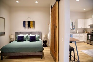 Unclassified image, 3 of 41, button