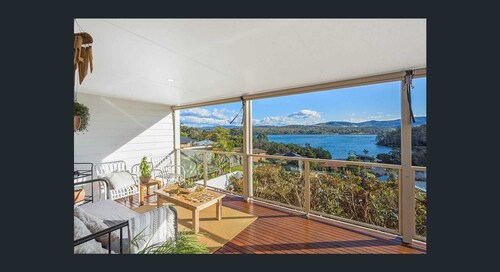 Five Bedroom House with Pool - Sleeps up to 12