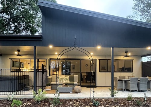 Charm and Character in leafy green suburb