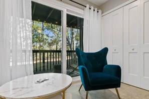 Interior - Retreat at the Ravines |King Studio |Full Kitchen |Dogs Ok |Screened Porch |Wooded Views |Quiet (Middleburg)