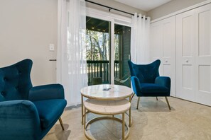 Interior - Retreat at the Ravines |King Studio |Full Kitchen |Dogs Ok |Screened Porch |Wooded Views |Quiet (Middleburg)