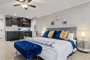 1 bedroom, iron/ironing board, free WiFi, bed sheets - Retreat at the Ravines |King Studio |Full Kitchen |Dogs Ok |Screened Porch |Wooded Views |Quiet (Middleburg)