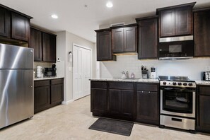 Fridge, microwave, oven, stovetop - Retreat at the Ravines |King Studio |Full Kitchen |Dogs Ok |Screened Porch |Wooded Views |Quiet (Middleburg)