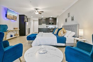1 habitación, tabla de planchar con plancha, wifi gratis y ropa de cama