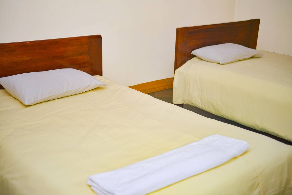 Habitación estándar con 2 camas individuales | Camas extra