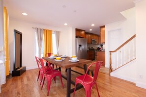 Executive House, 3 Bedrooms, Non Smoking, Kitchen | In-room dining - Yachtsman's Cove with 3-Levels (Freeport)