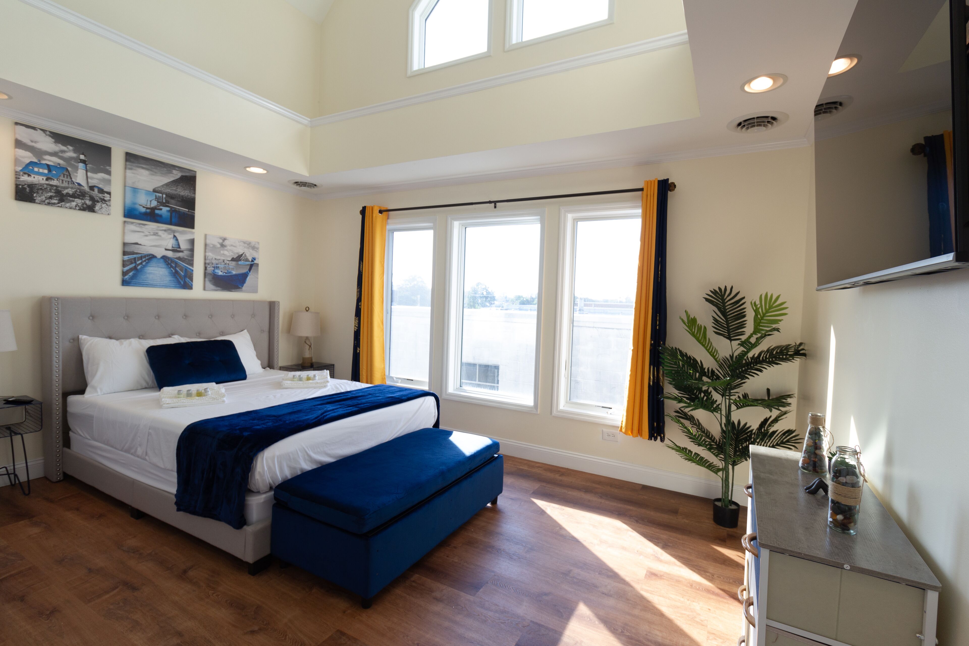 3 bedrooms, Frette Italian sheets, premium bedding, free WiFi