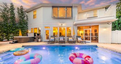 Luxury Group Resort, Near Beach, Heated Pool, Game Room, Hot Tub, Tiki Bar, Pets
