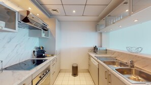 컴포트 아파트 | 전용 주방 | 냉장고, 전자레인지, 오븐, 쿡탑