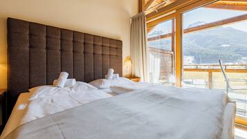 Two-Bedroom Penthouse Apartment Type 2A | 2 bedrooms, hypo-allergenic bedding, in-room safe