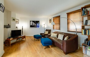 Smart TV, DVD player, books, stereo