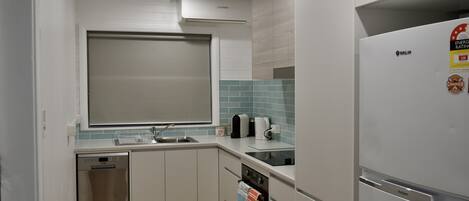 Réfrigérateur, micro-ondes, four, lave-vaisselle