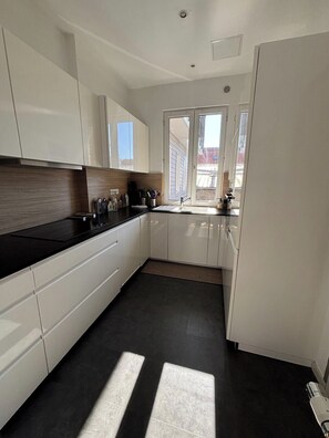 Fridge, microwave, oven, stovetop