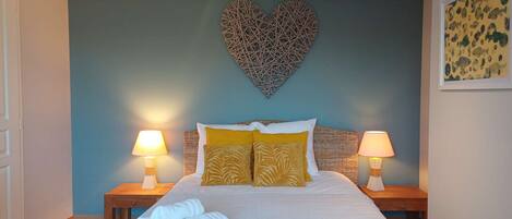 4 bedrooms, desk, iron/ironing board, travel cot