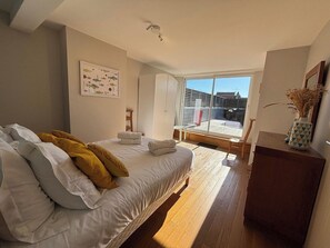 4 Schlafzimmer, Schreibtisch, Bügeleisen/Bügelbrett, Reisekinderbett