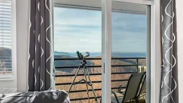 Condo com design assinado, 3 quartos, sacada, vista para a montanha | Sacada