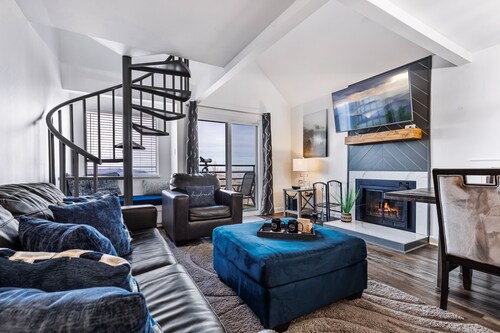 The Summit 5307 / INDOOR AND OUTDOOR POOLS