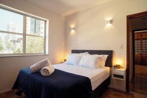 3 habitaciones, tabla de planchar con plancha, wifi y ropa de cama