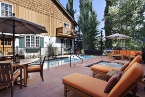 Outdoor dining - Alpenblick 13 | Spacious Townhouse with Lots of Great Features, Close to Downtown (Aspen)