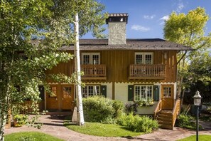 Exterior - Alpenblick Unit 18 | Spacious Remodeled Townhouse with Great Location (Aspen)