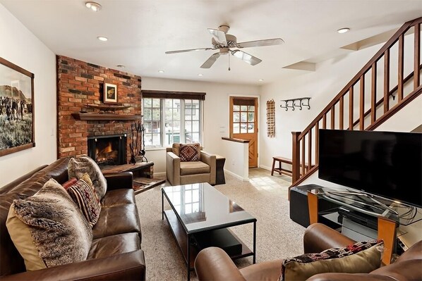 TV, fireplace - Alpenblick Unit 18 | Spacious Remodeled Townhouse with Great Location (Aspen)