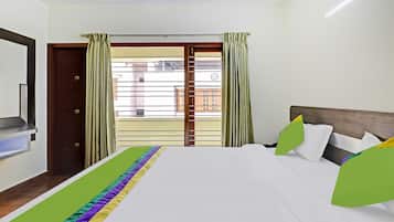 Chambre Deluxe | Ameublement personnalisé, bureau, lits pliants/supplémentaires