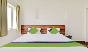 Superior Family Room With Balcony | Individually furnished, desk, rollaway beds, bed sheets