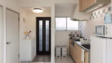 Refrigerador, microondas, tetera eléctrica y tostadora