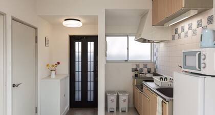 TOKYO SUNNY 2 bedroom 2 to 4 persons family *Super Fast WiFi*/ Long term stay