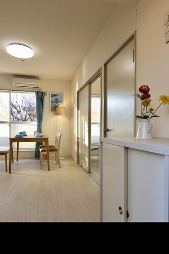 TOKYO SUNNY 2 bedroom 2 to 4 persons family *Super Fast WiFi*/ Long term stay