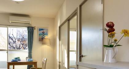 TOKYO SUNNY 2 bedroom 2 to 4 persons family *Super Fast WiFi*/ Long term stay