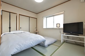 2 bedrooms, desk, iron/ironing board, free WiFi