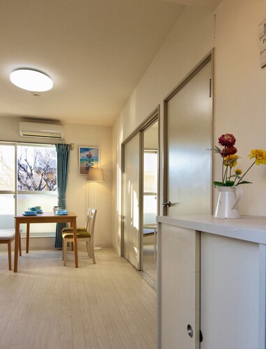 TOKYO SUNNY 2 bedroom 2 to 4 persons family *Super Fast WiFi*/ Long term stay